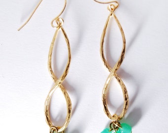 Oval Pendant Earrings Gold Figure Eight Vintage Green Beaded Dangle Jewelry