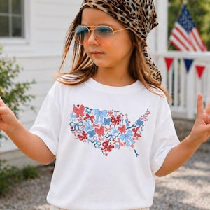 Camiseta infantil Coquette Bow con mapa patriótico de EE. UU., camiseta infantil del 4 de julio, camiseta infantil de Estados Unidos por los 250 años de libertad, camiseta infantil del 250 aniversario de EE. UU.