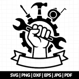 Puede incluir: Un diseño gráfico en blanco y negro que muestra un puño cerrado sosteniendo una llave inglesa, centrado frente a un engranaje. Alrededor del engranaje hay un destornillador, un martillo y una cinta métrica. Debajo del puño hay una cinta vacía.