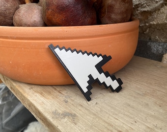Retro Computer Cursor Decor - 3D Printed Mouse Pointer - Geeky Office Decoration - Tech Enthusiast Gift - Pixel Art Desk Sign