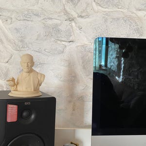 Sigmund Freud Bust Statue - Psychology Desk Decor - 3D Printed Intellectual Ornament - Psychoanalysis Gift - Therapist Office image 8