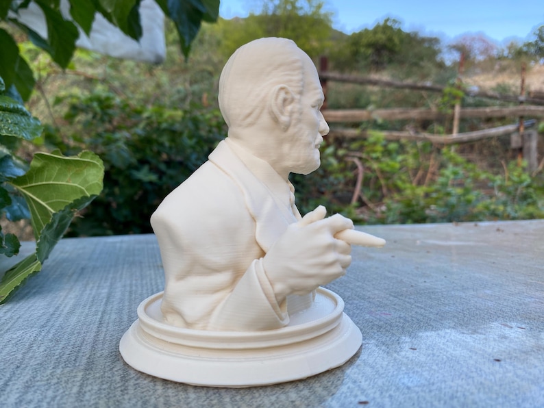Sigmund Freud Bust Statue - Psychology Desk Decor - 3D Printed Intellectual Ornament - Psychoanalysis Gift - Therapist Office image 4