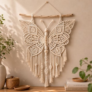 Farfalla in macramè nera da appendere alla parete, decorazione boho con fibre tessili a forma di insetto (modello PDF)