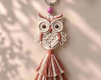 Colgante de bolso de búho de macramé hecho a mano, llavero bohemio, accesorio con borla anudada