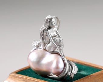 Handgemachter Sterling Silber Mermaid Princess Anhänger, Floating Pearl Mermaid Tail Halskette, Zierliche Meeresgöttin Schmuck, Skurriles Märchen