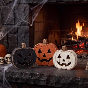 Kürbislaterne aus Holz, Halloween-Tischdeko für die gruselige Jahreszeit Bild 3