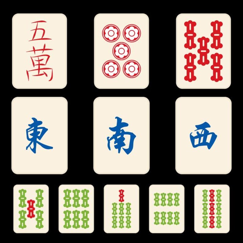 Op de afbeelding: Negen Mahjong-tegels op een zwarte achtergrond. De tegels tonen Chinese karakters en symbolen in rood, groen en blauw. De tegels zijn rechthoekig met afgeronde hoeken en een cr&egrave;mekleurige achtergrond. De tegels zijn in drie rijen gerangschikt.