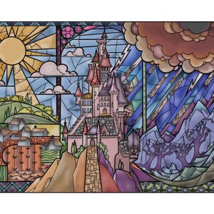 Può includere: Un'opera d'arte in vetro colorato raffigurante una scena di castello delle fiabe. L'opera è divisa in sezioni che mostrano un paesaggio soleggiato, il castello e una scena tempestosa con fulmini. La tavolozza dei colori comprende blu, rosa e gialli.