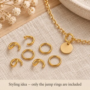Gold-tone stainless steel open jump rings. Styling idea; finished jewellery is not included. 5mm diameter; 0.8mm wire. Buyer pack: 100 pieces.
