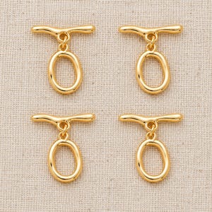 Gold-tone brass oval toggle clasps. Pack flat lay; quantity check pending. ring 20 x 12.5mm; T-bar 23.8mm. Buyer pack: 4 complete clasp sets.