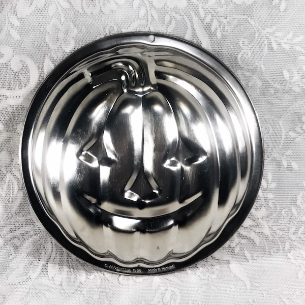 Vintage Jack-O-Lantern Pumpkin Cake Pan - 1999