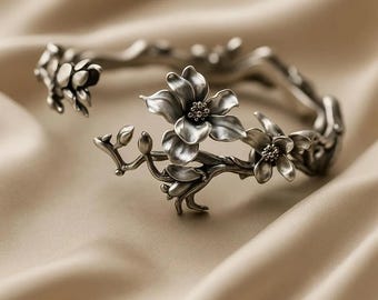 Pulsera de flor de magnolia hecha a mano para mujer / Brazalete floral vintage de plata / Pulsera artesanal ajustable