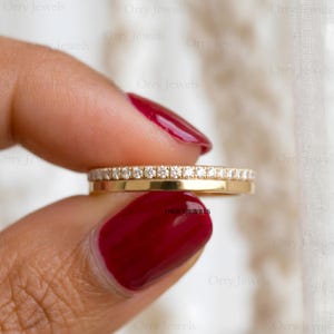 Alianza de boda de moissanita de 3 mm en oro de 14 quilates, anillo pavé de media eternidad, banda de diamantes de talla redonda, anillo de aniversario minimalista apilable