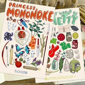 Peut inclure: Deux impressions d'art illustr&eacute;es avec des dessins color&eacute;s de personnages et d'objets des films d'animation "Princesse Mononoke" et "Le Monde Secret d'Arrietty". Les impressions incluent du texte en anglais et en japonais.