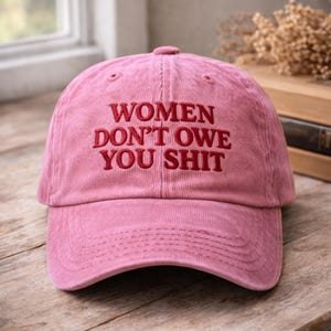 Bestickter feministischer Hut, Frauenrechtler-Hut
