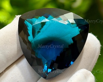 Topacio suelto de color verde azulado de 90 quilates: piedra preciosa de talla trillón para joyería.