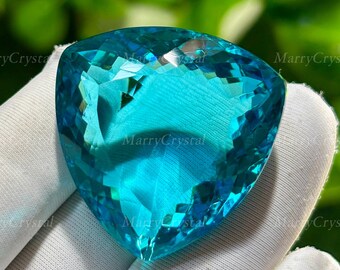 Topacio azul suelto de 90 quilates: piedra preciosa de talla trillón para joyería.