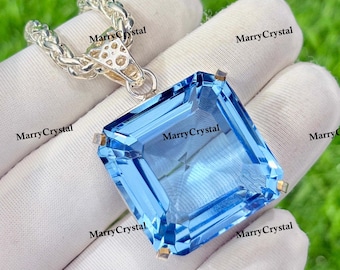 Collar con colgante de cristal talla cojín de topacio azulado verde intenso y cadena de plata maciza GS.