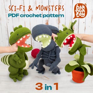 Könnte beinhalten: Drei gehäkelte Monstertiere: ein grüner Dinosaurier, eine graue, außerirdisch aussehende Kreatur und eine grüne Pflanze mit rotem Mund. Der Text "SCI-FI & MONSTERS PDF crochet pattern" steht oben, und "3 in 1" steht unten.