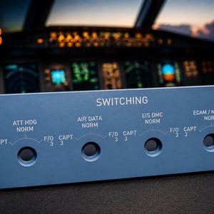 Premium gelasertes ECAM Switching Panel in RAL5014 / RAL 7031 aus 6mm Acryl für dein Airbus A320 Homecockpit / SL3, WinWing, SimGuy A320