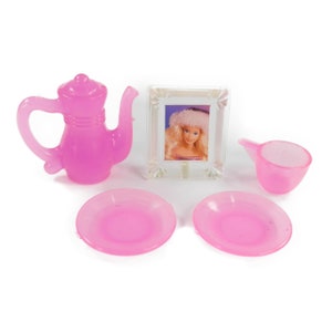 Vintage 1994 Barbie Home For The Holiday Playset Neon Pink Dishes Teapot 90s