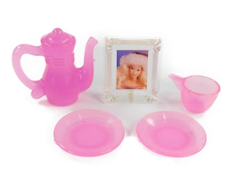 Vintage 1994 Barbie Home For The Holiday Playset Neon Pink Dishes Teapot 90s