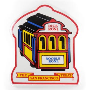 Puede incluir: Una pegatina blanca troquelada con una colorida ilustración de un tranvía de San Francisco. El tranvía es rojo, amarillo, azul y negro, con las palabras "Rice Roni" y "Noodle Roni". La pegatina también incluye el texto "The San Francisco Treat."