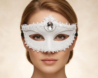 Elegante máscara veneciana de carnaval, máscara decorativa para fiestas con joyas.