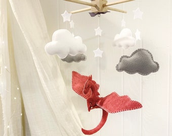Baby mobile - Dragon mobile - baby decor dragon- baby mobile dragon - dragon nursery - fairytale nursery - gender neutral baby