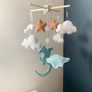 Baby mobile - Dragon mobile - hang mobile - baby mobile dragon - dragon nursery - fairytale nursery - baby decor drago - gender neutral baby