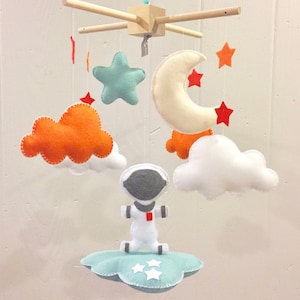 Baby mobile - baby shower gift - baby decor - nursery decor space - mobile space - spaceship mobile - mobile astronaut