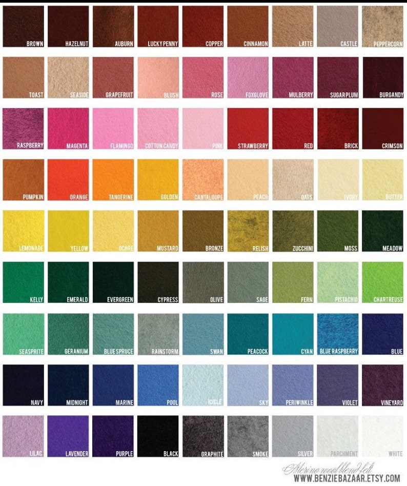 Pu&ograve; includere: Una tabella colori che mostra novantanove campioni quadrati di feltro in misto lana merino in varie tonalit&agrave;, tra cui marrone, rosa, rosso, arancione, giallo, verde, blu, viola, grigio e bianco, con ogni colore etichettato con il proprio nome.