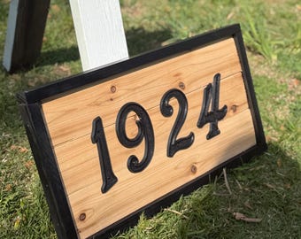 Placa de dirección moderna para casa de campo, hecha a mano en madera de cedro, con números en 3D.