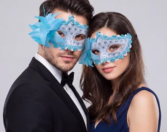 Spitzen Maskerade Maske mit Federblume - Elegantes venezianisches Ballkostüm-Accessoire