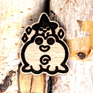 Spilla a forma di rana strega - Spilla da bavero in legno a forma di simpatica rana, arte fantasy stravagante