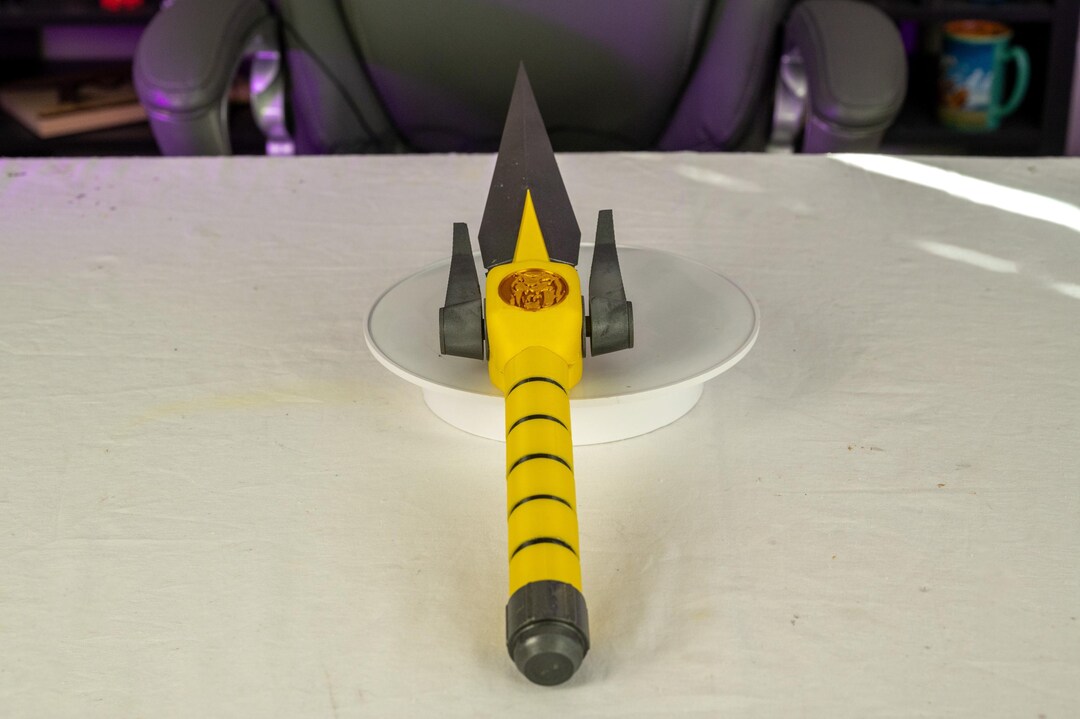 Mighty Morphin Yellow Ranger Daggers – Sabertooth Tiger Power Rangers ...