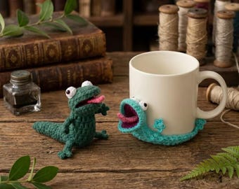2in1 Funny Meme Lizard Crochet Pattern PDF – Mug Hugger Amigurumi (Digital Download)