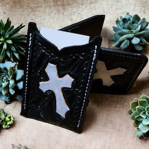 CONJUNTO: Cartera de cuero negro con tarjetero a juego/tarjeta de crédito Handtooled. Patrón de cuadros grandes