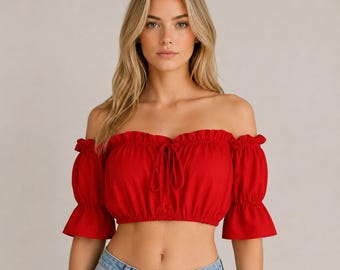 Czerwony top z bufiastymi rękawami i odkrytymi ramionami: letnia bluzka w stylu boho