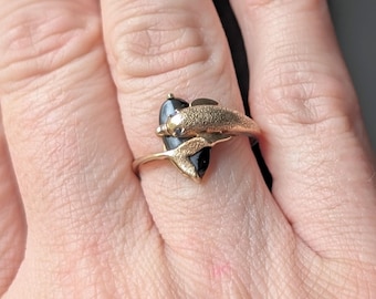 Anillo de delfín de oro de 10k con ónix y topacio azul / Joyería vintage llamativa