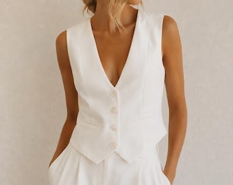 Gilet bianco da donna, senza maniche con scollo a V, top minimalista con bottoni sul davanti, ideale per l'ufficio.