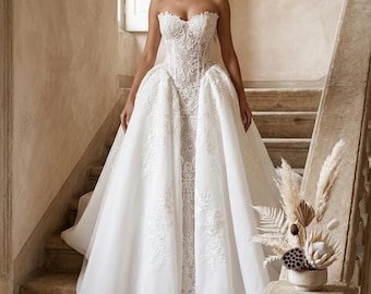 Strapless Lace Ball Gown Wedding Dress Princess Bridal Gown Tulle Skirt Elegant Bride Dress Spring Summer Wedding Gift Idea