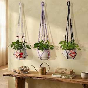 Colgador de macramé para plantas, soporte colgante para macetas con cuentas, colgador de cuerda para macetas de flores para decoración de interiores y exteriores de estilo bohemio.