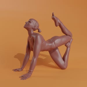 Pode incluir: Escultura castanha de uma pessoa numa pose de ioga, com uma perna dobrada e levantada em direção à cabeça. A figura está de quatro, com a cabeça inclinada para trás. O fundo é de cor laranja sólida.