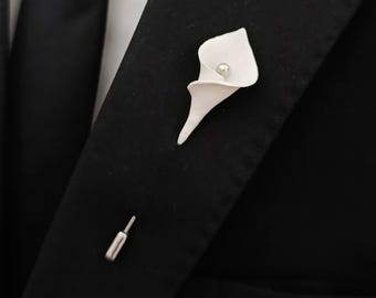 Calla-Lilien-Boutonnière für den Bräutigam, Anstecknadel für die Hochzeit, Anstecknadel für den Anzug des Trauzeugen