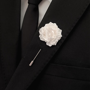Bruidegomcorsage met witte pioenroos, handgemaakte reversspeld voor bruiloft, speld voor bruidsjonkers, bloemenbroche voor heren