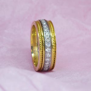 18-karaats geelgouden en platina diamanten band
