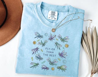Maglietta con libellula "Fly-er Than the Rest", maglietta per appassionati di scienza, regalo per amanti della natura, maglietta con animale carino e bizzarro, maglietta per insegnanti di biologia, maglietta retrò di entomologia
