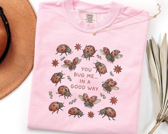 Maglietta "Mi dai fastidio in modo positivo" con coccinella, maglietta con animale carino e strano, maglietta per insegnante di biologia, maglietta per appassionato di scienza, regalo per amante degli insetti, maglietta retrò di entomologia