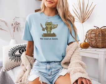 Camiseta de rana caprichosa, camiseta de rana divertida, camiseta de libro sarcástica, regalo para amantes de las ranas, camiseta weirdcore, camiseta de aventura acogedora, camiseta gráfica